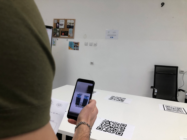 Augmented reality data collection using a smartphone